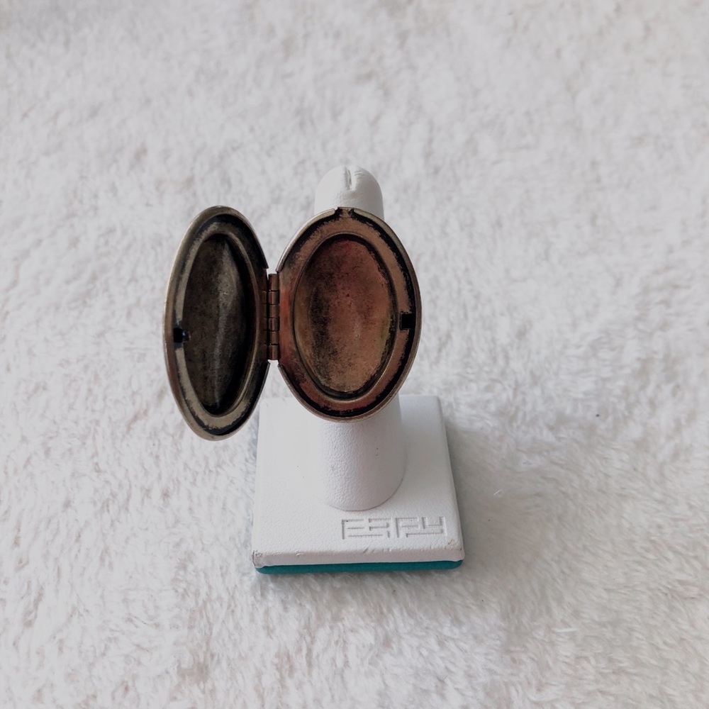 Locket Stretch Ring All $8 and under items 3 for $15